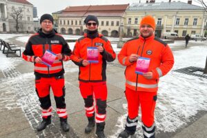 14.02.2025. Kielce. Akcja edukacyjna ratowników medycznych w ramach Walentynek / Fot. Iwona Murawska-Bujnowicz- Radio Kielce