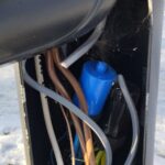 22.02.2025. Końskie. Park Miejski im. Małachowskich w Końskich. Zniszczona lampa / Fot. Elżbieta Drozd - Facebook