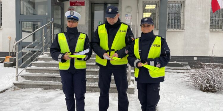 14.02.2025. Końskie. Akcja policji „Odblask na walentynki” / Fot. Magdalena Galas-Klusek – Radio Kielce