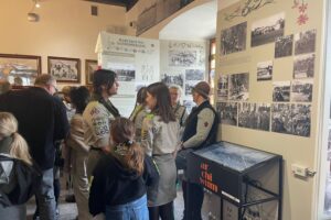 22.02.2025. Sandomierz. Ratusz. Wystawa „Harcerstwo Sandomierskie w czarno-białej fotografii w latach 1912-1992” / Fot. Grażyna Szlęzak - Radio Kielce