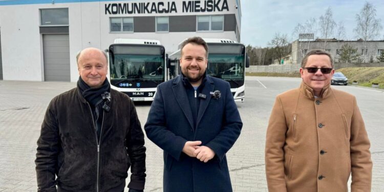 04.02.2025. Starachowice. Konferencja dot. zakupu autobusów elektrycznych / Fot. Marek Materek - FB