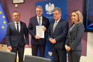 14.02.2025. Kielce. Świętokrzyski Urząd Wojewódzki w Kielcach. Podpisanie umów w ramach Rządowego Funduszu Rozwoju Dróg na 2025 r. / Fot. Iwona Murawska-Bujnowicz - Radio Kielce