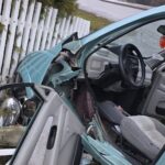 15-latka wjechała w ogrodzenie. Została zabrana do szpitala - Radio Kielce 06.02.2025. Swaryszów, powiat jędrzejowski. 15-latka wjechała w ogrodzenie / Fot. policja