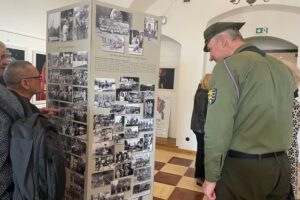 22.02.2025. Sandomierz. Ratusz. Wystawa „Harcerstwo Sandomierskie w czarno-białej fotografii w latach 1912-1992” / Fot. Grażyna Szlęzak - Radio Kielce