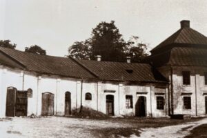 Stare fotografie na wystawie w Bibliotece Publicznej w Końskich / Fot. Magdalena Galas-Klusek - Radio Kielce