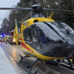 Dachowanie pojazdu. Ratownicy zabrali rannych