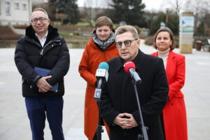 01.02.2025. Kielce. Plac Wolności. Konferencja prasowa / Fot. Wiktor Taszłow - Radio Kielce