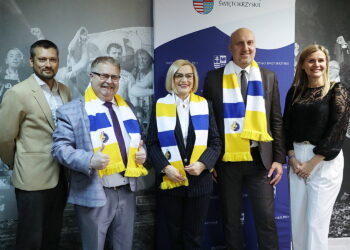 05.02.2025. Kielce. Hala Legionów. Podpisanie umowy sponsorskiej pomiędzy spółką KS Iskra Kielce a Urzędem Marszałkowskim / Fot. Wiktor Taszłow - Radio Kielce