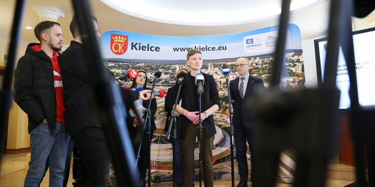 10.02.2025. Kielce. Urząd Miasta Kielce. Konferencja dotycząca zmian organizacyjnych w zakresie polityki społecznej / Fot. Wiktor Taszłow - Radio Kielce