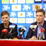 11.02.2025. Kielce. Konferencja prasowa w sprawie przedstawienia nowego inwestora Korony Kielce. Na zdjęciu (od lewej): Agata Wojda - prezydentka Kielc i Mariusz Siewierski / Fot. Wiktor Taszłow - Radio Kielce