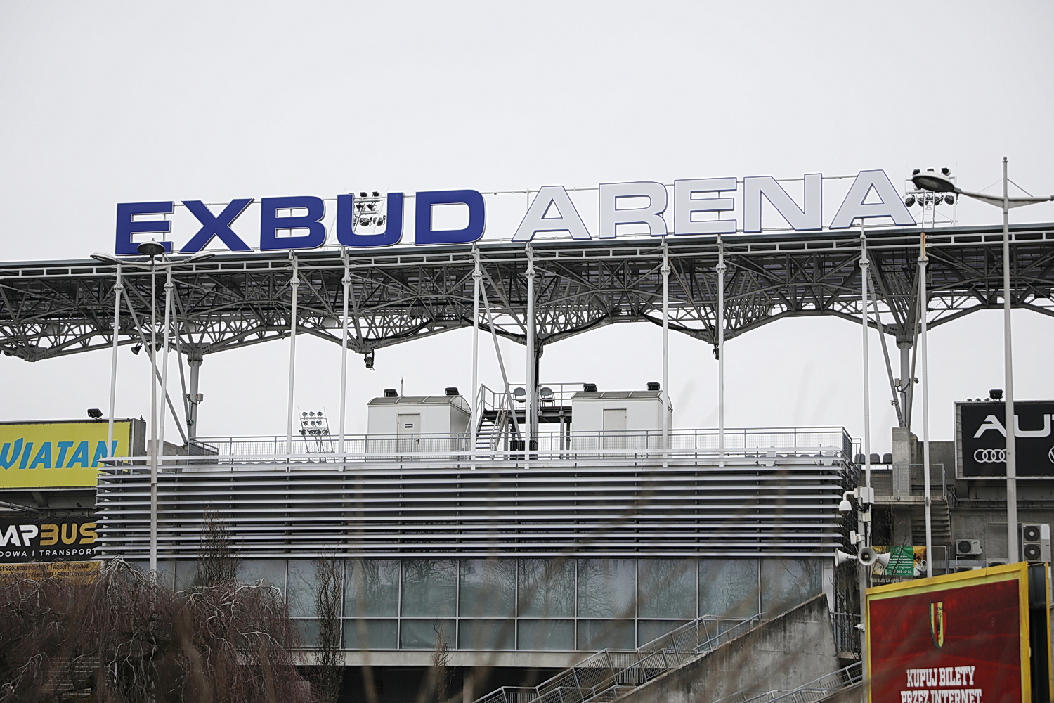Exbud znika z koszulek, ale nie z nazwy stadionu