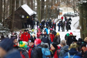 16.02.2025. Święta Katarzyna. Zimowe wejście na Łysicę / Fot. Wiktor Taszłow - Radio Kielce