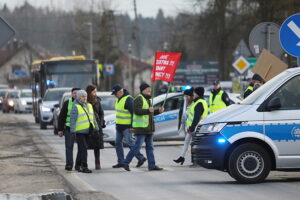 28.02.2025. Brzeziny. Protest mieszkańców / Fot. Wiktor Taszłow - Radio Kielce