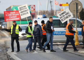 28.02.2025. Brzeziny. Protest mieszkańców / Fot. Wiktor Taszłow - Radio Kielce