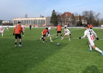 Trzecioligowcy wracają do gry. Ciekawe derby w Połańcu