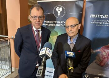 28.02.2025 Kielce. Na zdjęciu prof. Mariusz Bidziński, konsultant krajowy ds. ginekologii onkologicznej i dr n.med. Marcin Misiek, konsultant wojewódzki ds. ginekologii onkologicznej, / Fot. Iwona Murawska-Bujnowicz - Radio Kielce