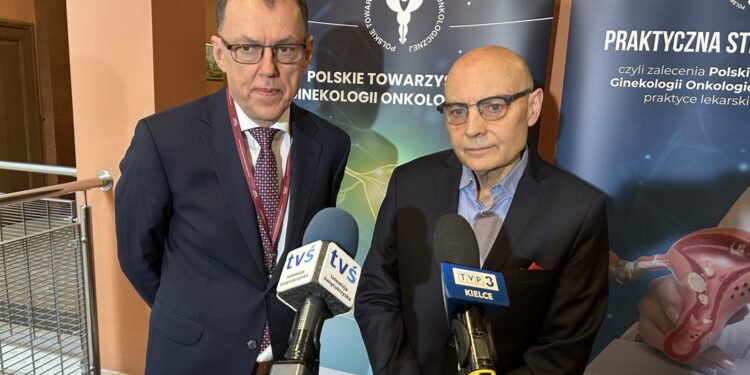 28.02.2025 Kielce. Na zdjęciu prof. Mariusz Bidziński, konsultant krajowy ds. ginekologii onkologicznej i dr n.med. Marcin Misiek, konsultant wojewódzki ds. ginekologii onkologicznej, / Fot. Iwona Murawska-Bujnowicz - Radio Kielce