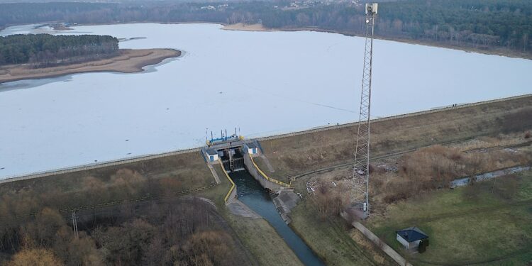 09.02.2025. Cedzyna. Zalew / Fot. Jarosław Kubalski - Radio Kielce