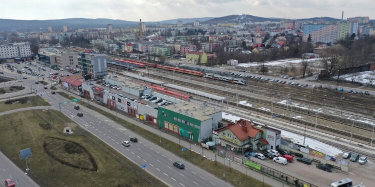 20.02.2025. Kielce. Okolice dworca PKP / Fot. Jarosław Kubalski - Radio Kielce