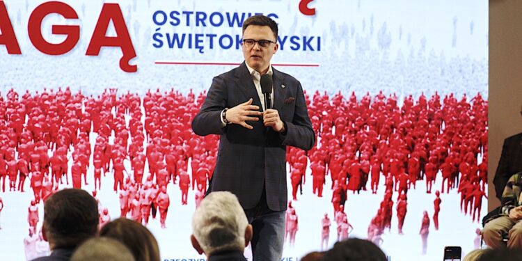 22.02.2025. Ostrowiec Świętokrzyski. Spotkanie Szymona Hołowni z mieszkańcami / Fot. Jarosław Kubalski - Radio Kielce