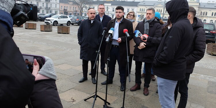 Plac Wolności bez parkingu? Radni PiS chcą dyskusji na sesji