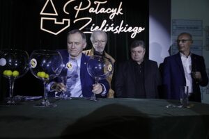 27.02.2025. Kielce. Losowanie 1/8 finału i całej drabinki piłkarskiego Chemar Rurociągi Pucharu Polski na szczeblu okręgu / Fot. Jarosław Kubalski - Radio Kielce