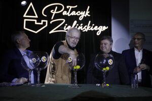 27.02.2025. Kielce. Losowanie 1/8 finału i całej drabinki piłkarskiego Chemar Rurociągi Pucharu Polski na szczeblu okręgu / Fot. Jarosław Kubalski - Radio Kielce