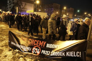 Protest przeciw trasie S74 przez Kielce. Mieszkańcy blokowali ulicę - Radio Kielce