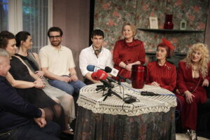 18.02.2025. Kielce. Komedia „Trzy damy z Alabamy” w wykonaniu aktorów Teatru TeTaTeT. / Fot. Jarosław Kubalski - Radio Kielce