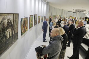 26.02.2025. Kielce. Galeria Sztuki „Okrąglak” w Świętokrzyskim Urzędzie Wojewódzkim w Kielcach. Wystawa Nali Nelip pt. „Dialog formatu” / Fot. Jarosław Kubalski - Radio Kielce