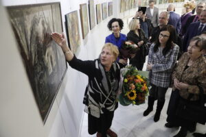 26.02.2025. Kielce. Galeria Sztuki „Okrąglak” w Świętokrzyskim Urzędzie Wojewódzkim w Kielcach. Wystawa Nali Nelip pt. „Dialog formatu” / Fot. Jarosław Kubalski - Radio Kielce