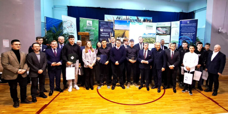 Młodzi producenci rolni wystartowali po zwycięstwo w olimpiadzie - Radio Kielce