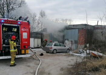 Pożar magazynu. W akcji dziewięć zastępów straży