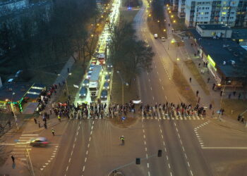 27.02.2025 Kielce. Ulica Jesionowa. Protest przeciw S74 przez Kielce / Fot. Jarosław Kubalski - Radio Kielce