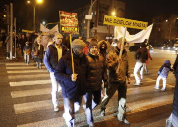 27.02.2025 Kielce. Ulica Jesionowa. Protest przeciw S74 przez Kielce / Fot. Jarosław Kubalski - Radio Kielce