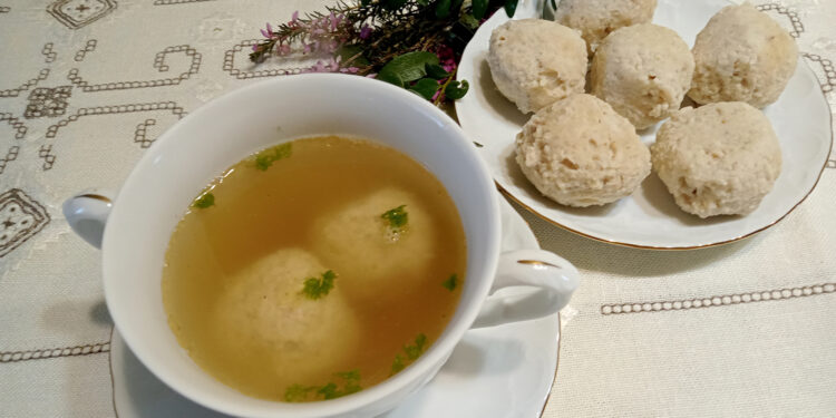 Rosół z gałkami jaglanymi - Radio Kielce