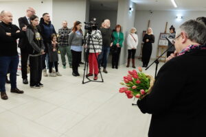 13.02.2025. Kielce. WDK. Wernisaż wystawy „Wycinany świat” Lucyny Kozłowskiej / Fot. Jarosław Kubalski - Radio Kielce