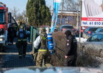 19.02.2025. Komorniki. Miejsce odnalezienia fragmentu Falcona 9 / Fot. PAP/Jakub Kaczmarczyk