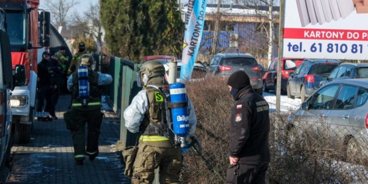 19.02.2025. Komorniki. Miejsce odnalezienia fragmentu Falcona 9 / Fot. PAP/Jakub Kaczmarczyk