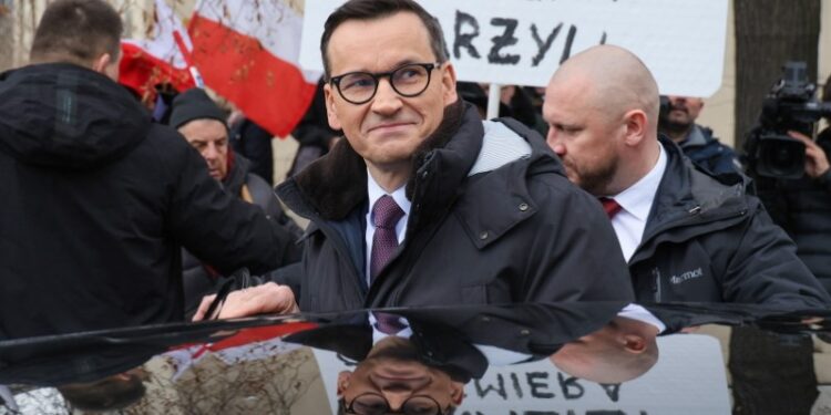 27.02.2025. Warszawa. Były premier, poseł PiS Mateusz Morawiecki po wyjściu z Prokuratury Okręgowej w Warszawie, PAP/Paweł Supernak