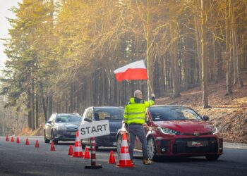 Start do Samochodowego Turystycznego Rajdu Kobiet AutoKrólove 2025 / Fot. Automobilklub Kielecki