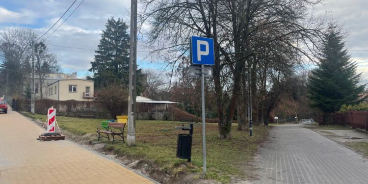 14.03.2025. Sandomierz. Ul. Słowackiego. Jedno z miejsc, gdzie powstanie park kieszonkowy / Fot. Grażyna Szlęzak - Radio Kielce