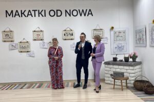 Ciekoty. Centrum Edukacji i Kultury „Szklany Dom” w Ciekotach. Wernisaż wystawy „Makatki od nowa” / Fot. Dorota Klusek - Radio Kielce