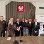 31.03.2025. Końskie. Podpisanie umowy na budowę drogi wojewódzkiej 728 z Kornicy do Gowarczowa / Fot. Magdalena Galas-Klusek - Radio Kielce
