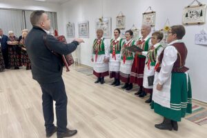 Ciekoty. Centrum Edukacji i Kultury „Szklany Dom” w Ciekotach. Wernisaż wystawy „Makatki od nowa” / Fot. Dorota Klusek - Radio Kielce