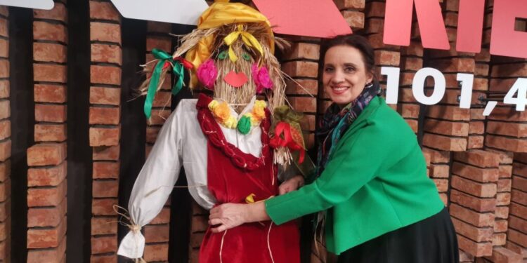 Topienie marzanny – stary zwyczaj żegnający zimę - Radio Kielce