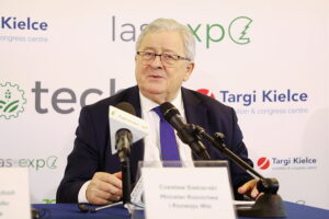 14.03.2025. Kielce. Na zdjęciu: Czesław Siekierski, Minister Rolnictwa i Rozwoju Wsi podczas Targów Techniki Rolniczej Agrotech / Fot. Wiktor Taszłow – Radio Kielce