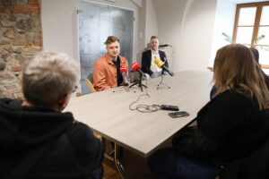 18.03.2025. Kielce. Konferencja w Teatrze Kubuś o nagrodzie Schillera dla aktora Mateusza Drozdowskiego. / Fot. Wiktor Taszłow - Radio Kielce