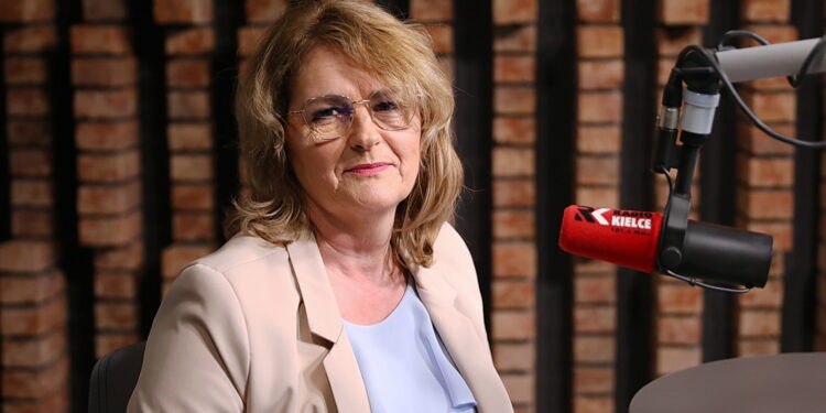 21.03.2025 Rozmowa Dnia. Na zdjęciu: Ewa Mikołajczyk - przewodnicząca Świętokrzyskiej Izby Pielęgniarek i Położnych / Fot. Wiktor Taszłow - Radio Kielce
