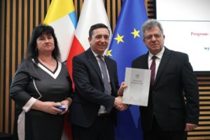 11.03.2025. Kielce. Świętokrzyski Urząd Wojewódzki. Podpisanie umów na pomoc dla osób niepełnosprawnych / Fot. Świętokrzyski Urząd Wojewódzki w Kielcach